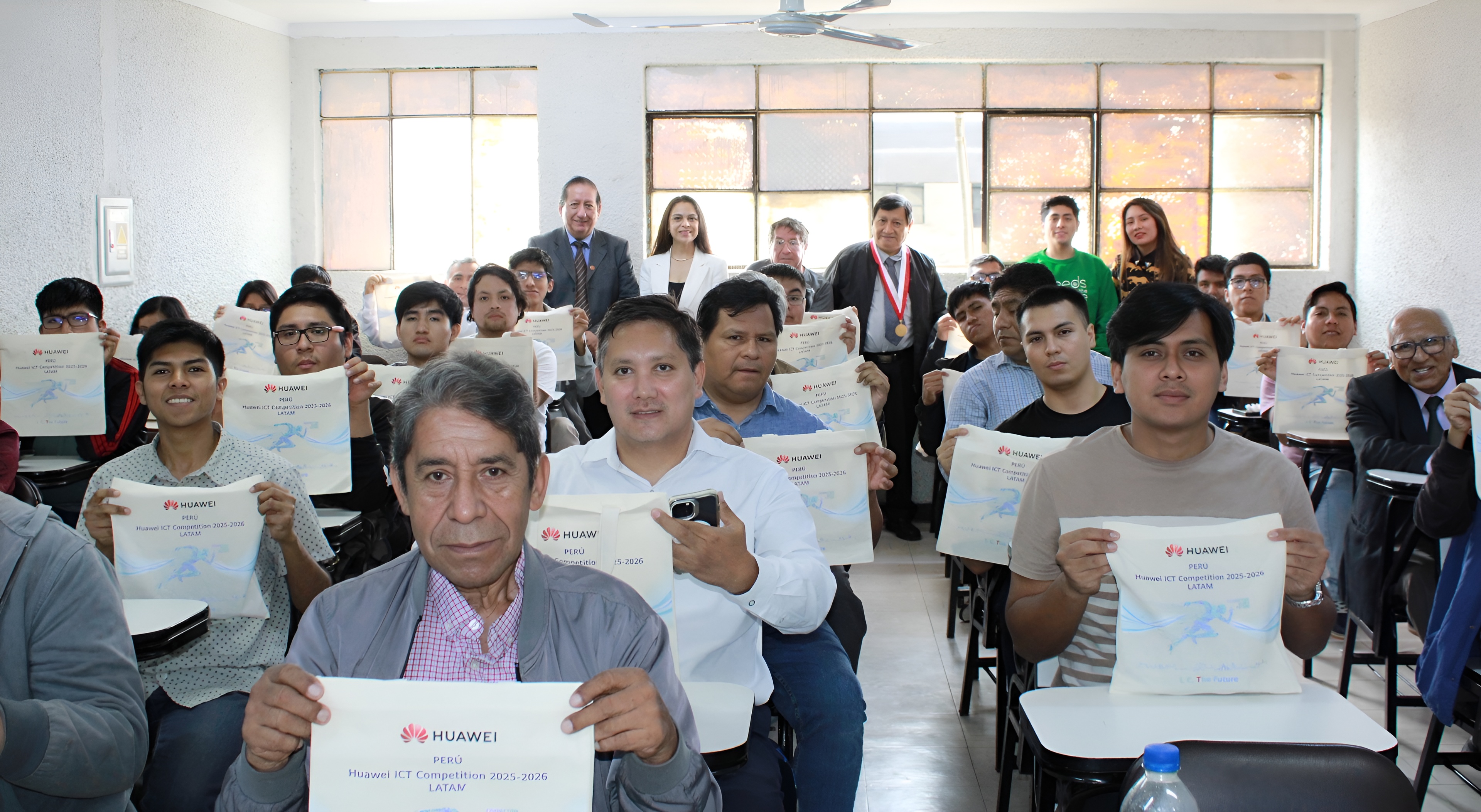 Noticia: FIEI–UNFV y Huawei fortalecen alianza académica en reunión de cierre de año de la Huawei ICT Academy