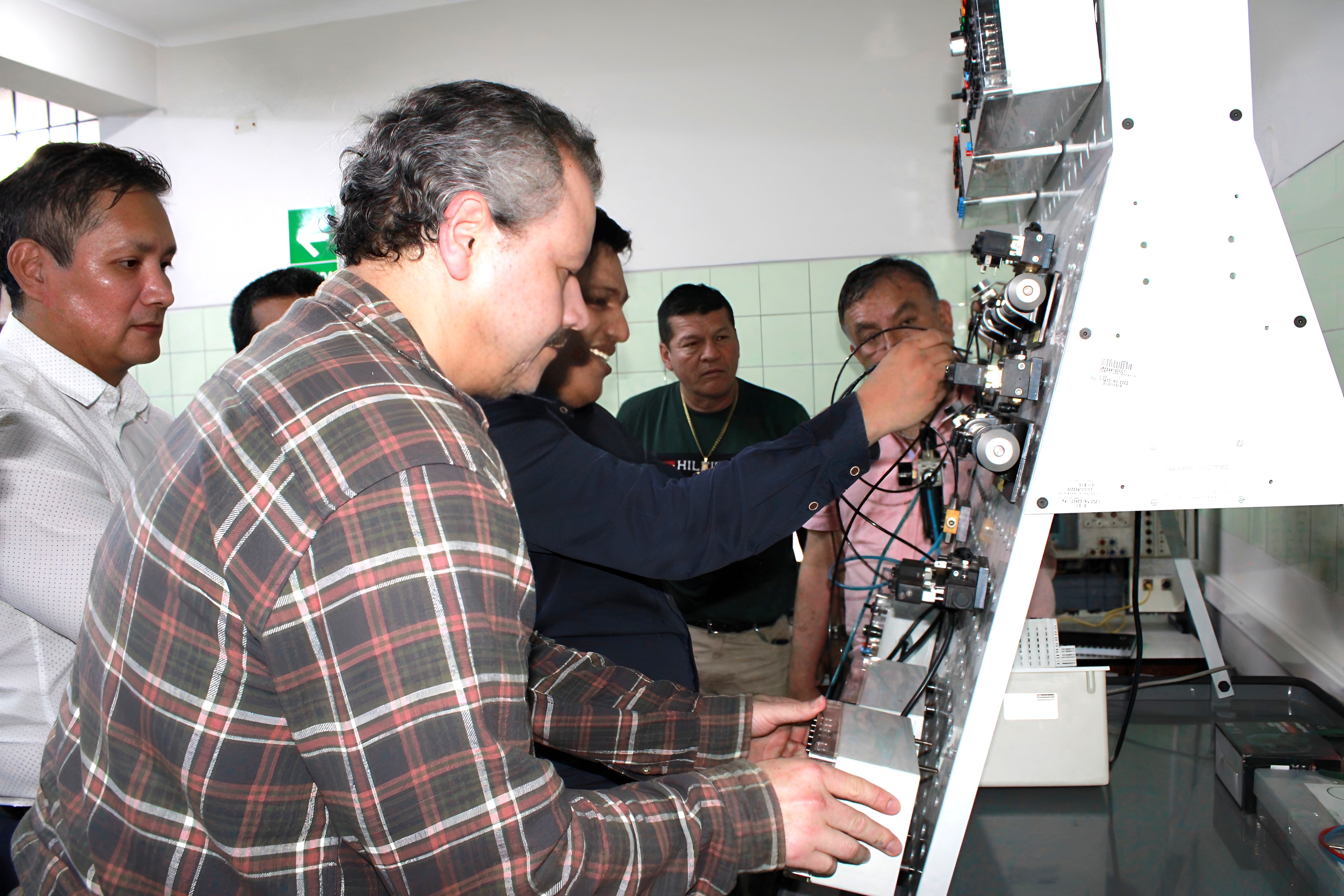 Noticia: Se inicia capacitación presencial en Neumática e Hidráulica con enfoque en automatización industrial