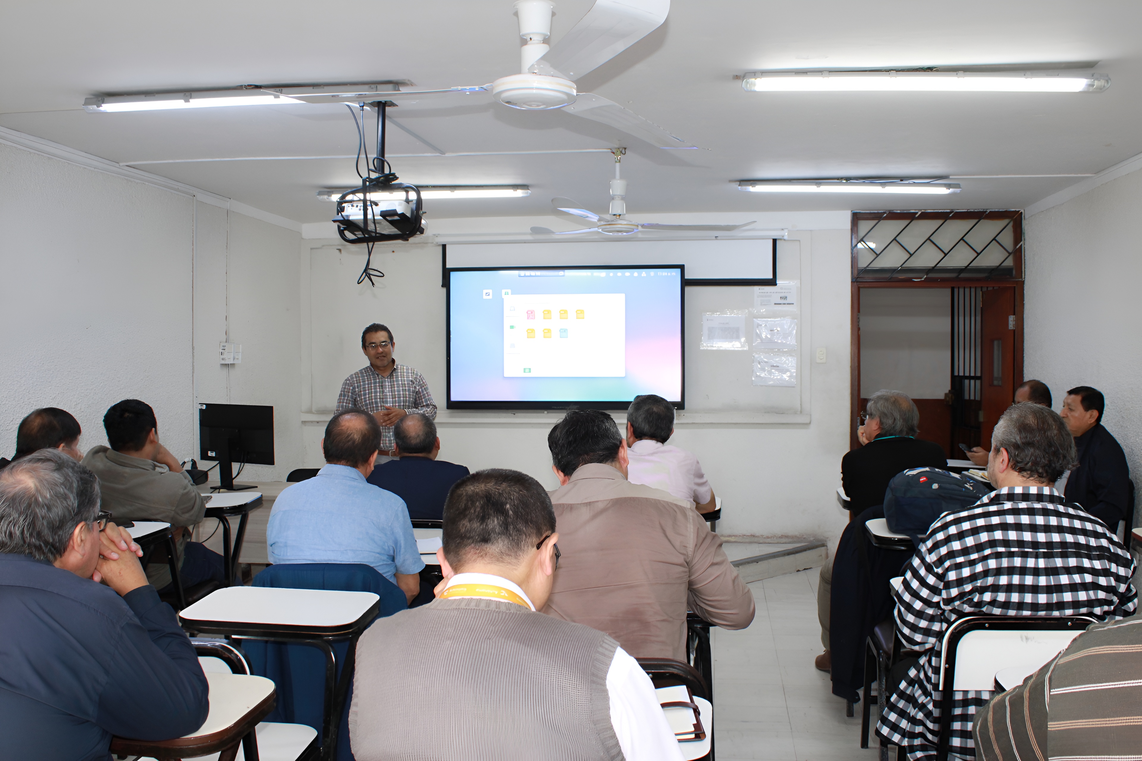 Noticia: FIEI fortalece la coordinación académica con docentes contratados para el 2026