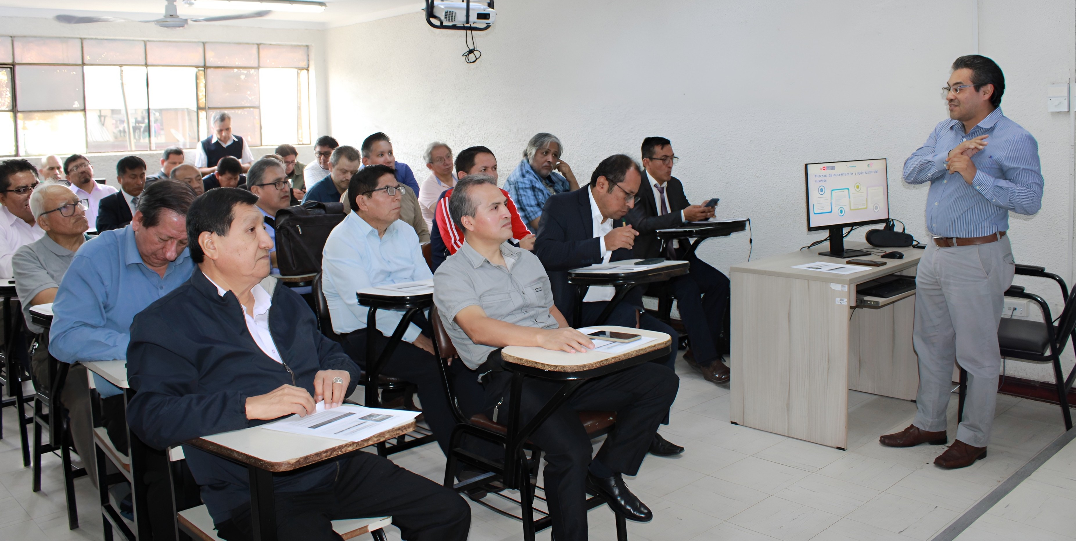 Noticia: FIEI inicia preparación de sus cuatro programas de ingeniería para avanzar hacia la acreditación